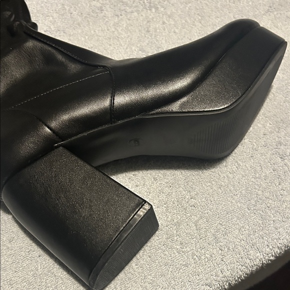 Sleek Black Heeled Boots for Women - Picture 9 of 9